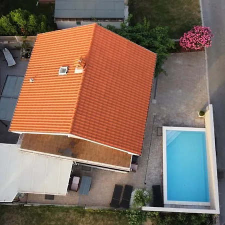 Vila Svarog *